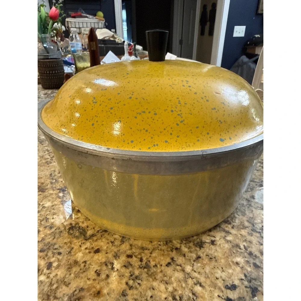 Vintage Club Aluminum Dutch Oven Harvest Yellow Speckled 10 inch Pot with Lid